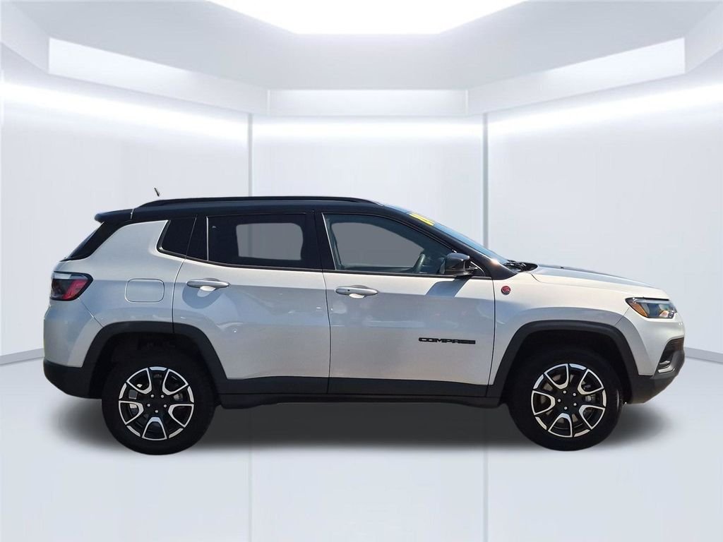 Used 2024 Silver Jeep Trailhawk image 8