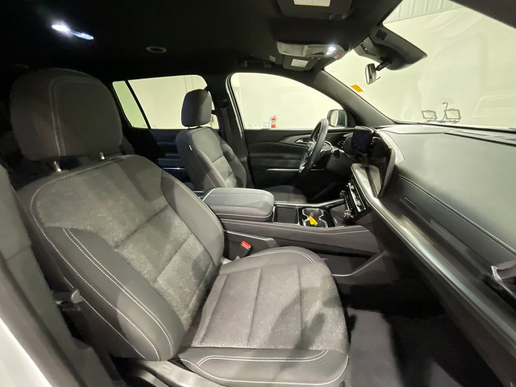 Used 2025 Summit White Chevrolet LT image 28