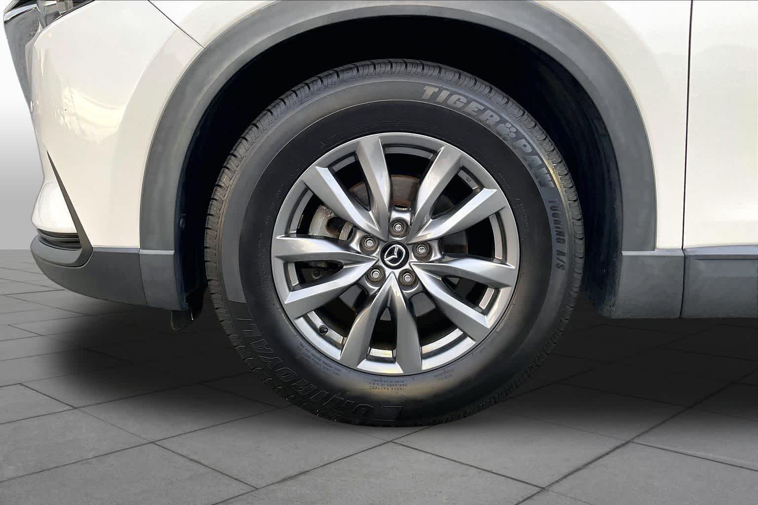 Used 2021 Snowflake White Pearl Mica Mazda Touring image 11