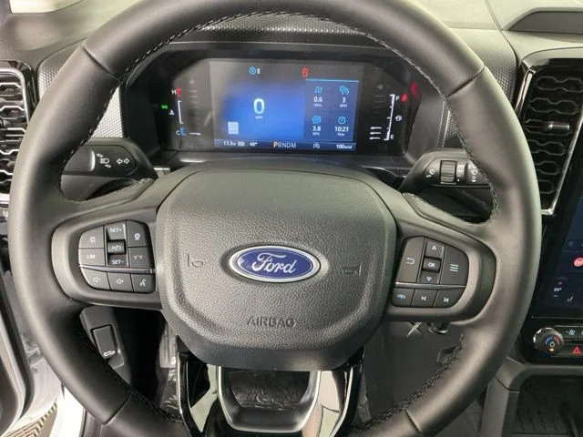 New 2025 Oxford White Ford XLT image 17