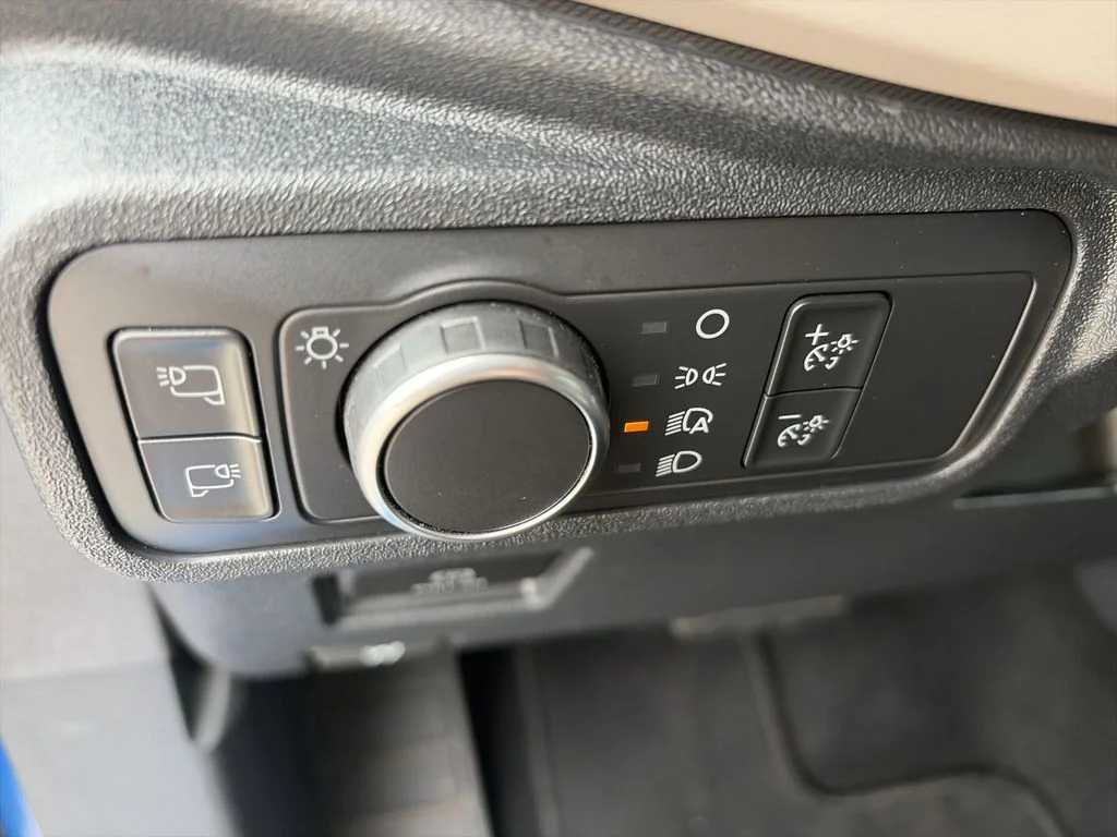 Used 2021 Blue Ford Wildtrak image 18