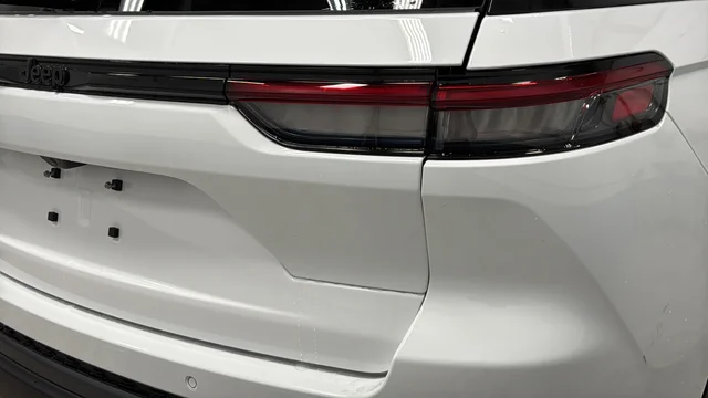 New 2026 Bright White Clear-Coat Exterior Paint Jeep Altitude image 37