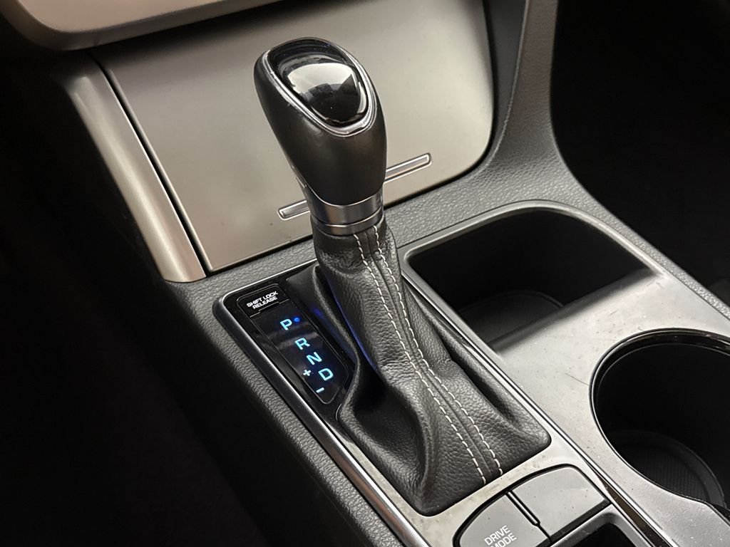 Used 2015 White Hyundai Limited image 19