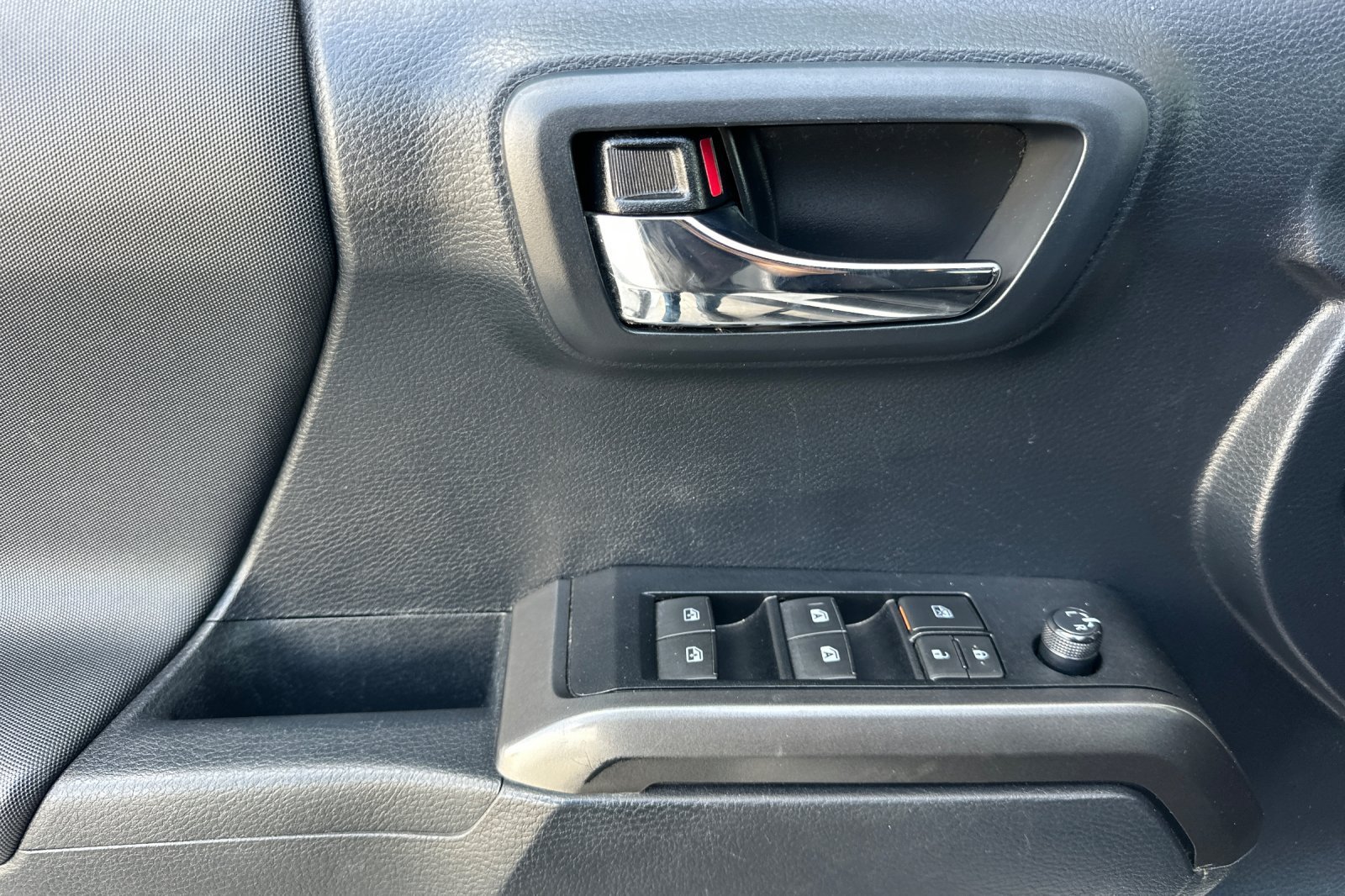 Certified Used 2019 Super White Toyota SR5 image 11