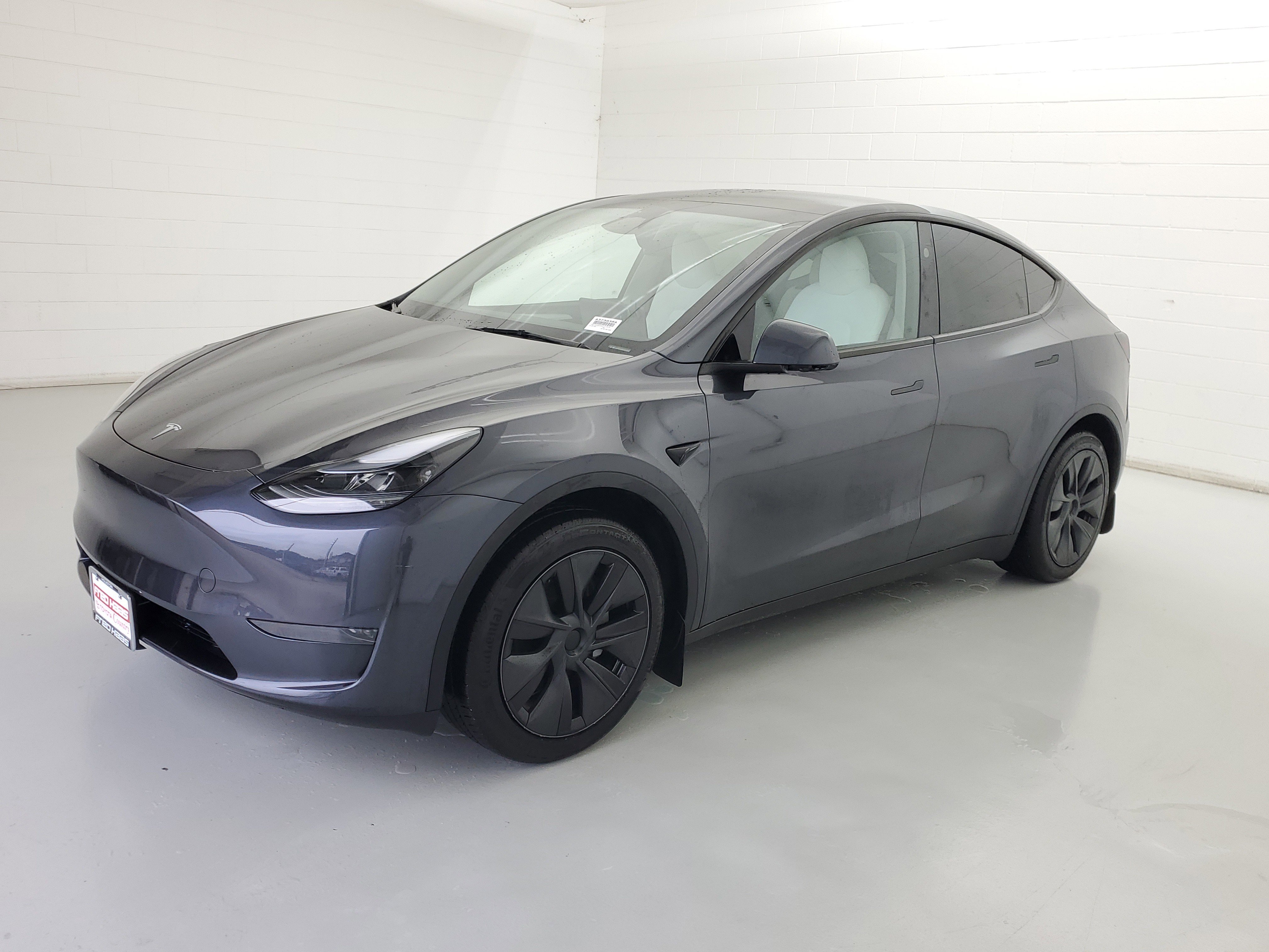 2025 Tesla Model Y Long Range Rear Wheel Drive's photo