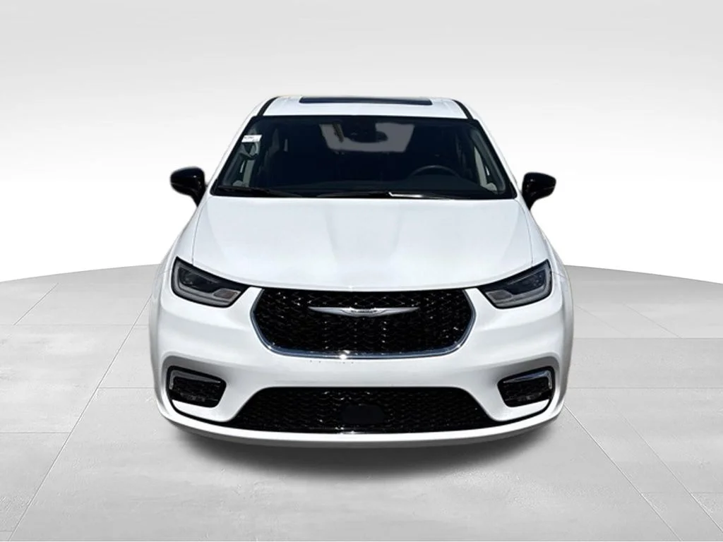 Used 2024 Bright White Clearcoat Chrysler Limited image 10
