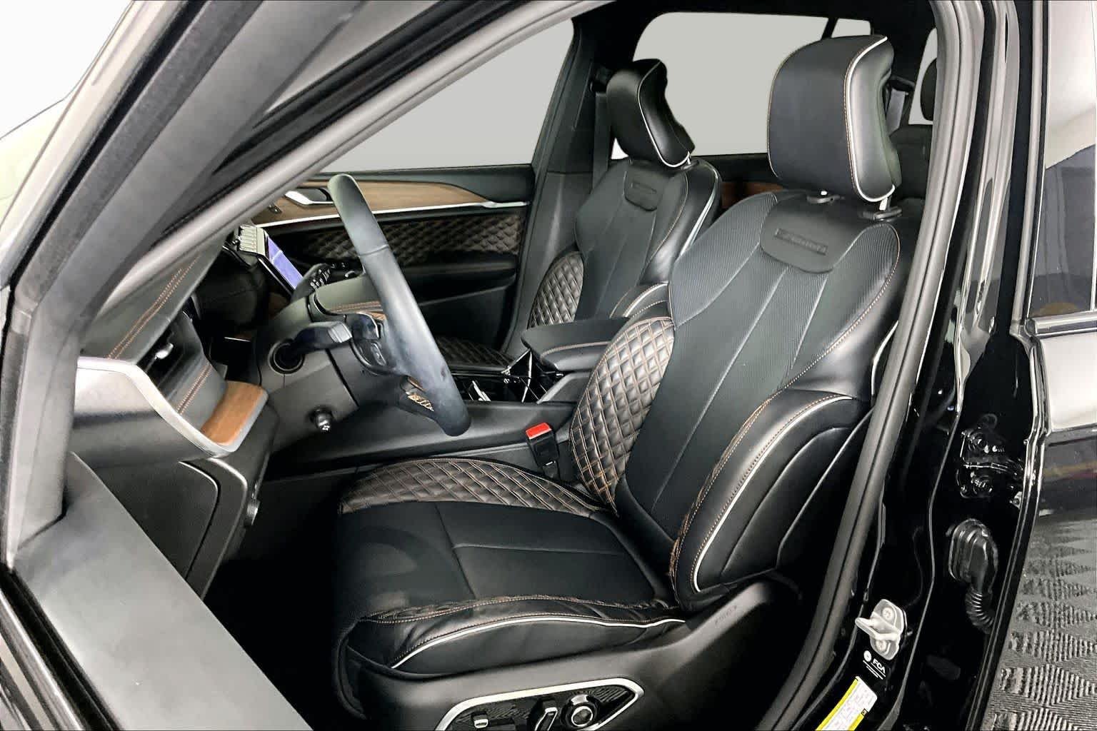 Used 2022 Diamond Black Crystal Pearlcoat Jeep Summit image 7