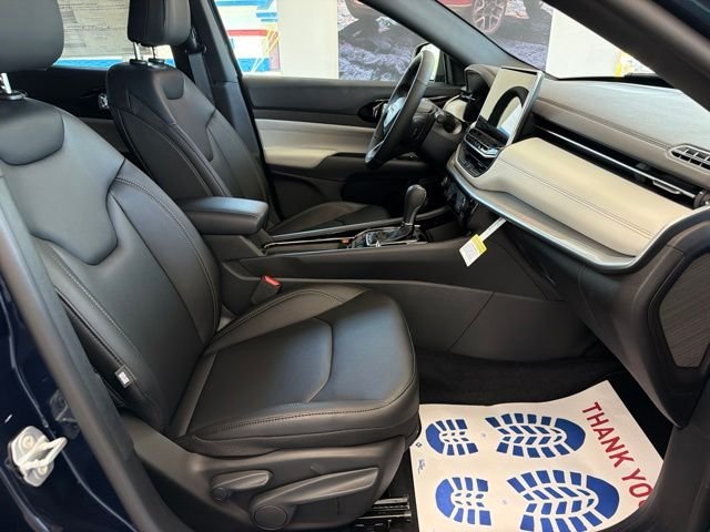 New 2026 Fathom Blue Pearl-Coat Exterior Paint Jeep Limited image 11