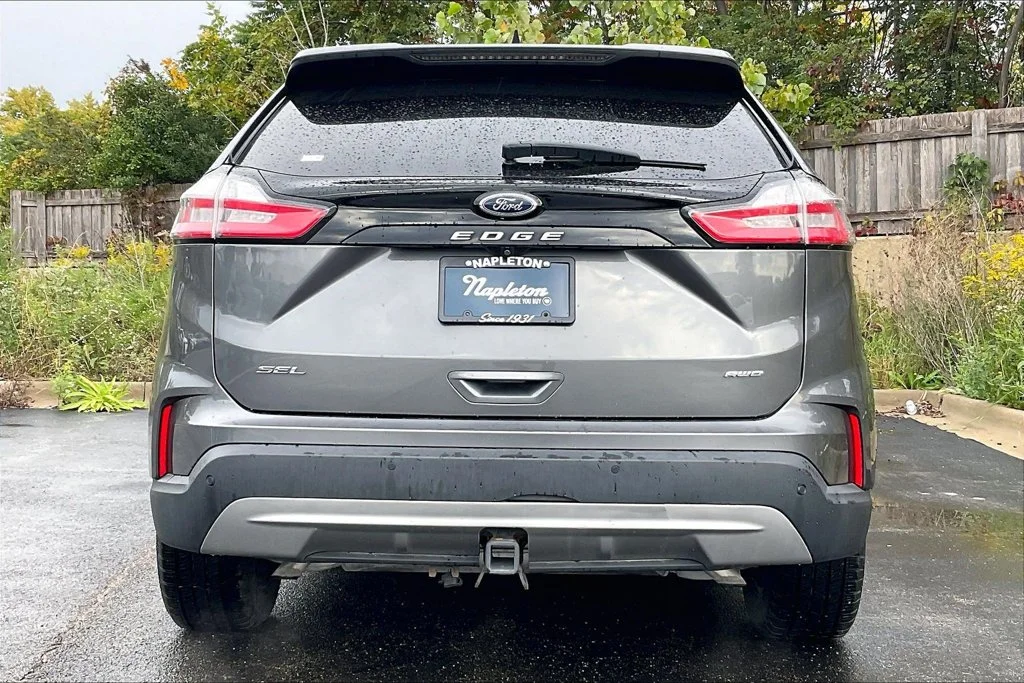 Used 2022 Gray Ford SEL image 3