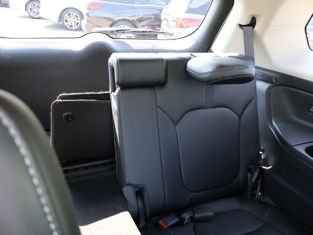 Used 2023 White Honda EX-L image 13