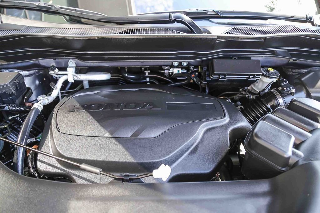Certified Used 2023 Modern Steel Metallic Honda AWD RTL-E image 28