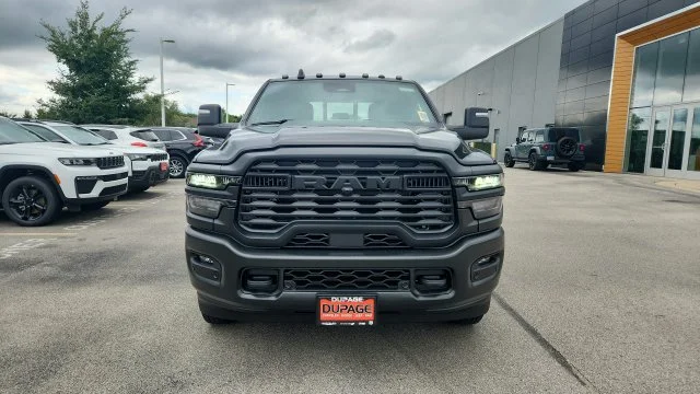 New 2027 Diamond Black Crystal Pearl-Coat Exterior Paint RAM Tradesman image 3