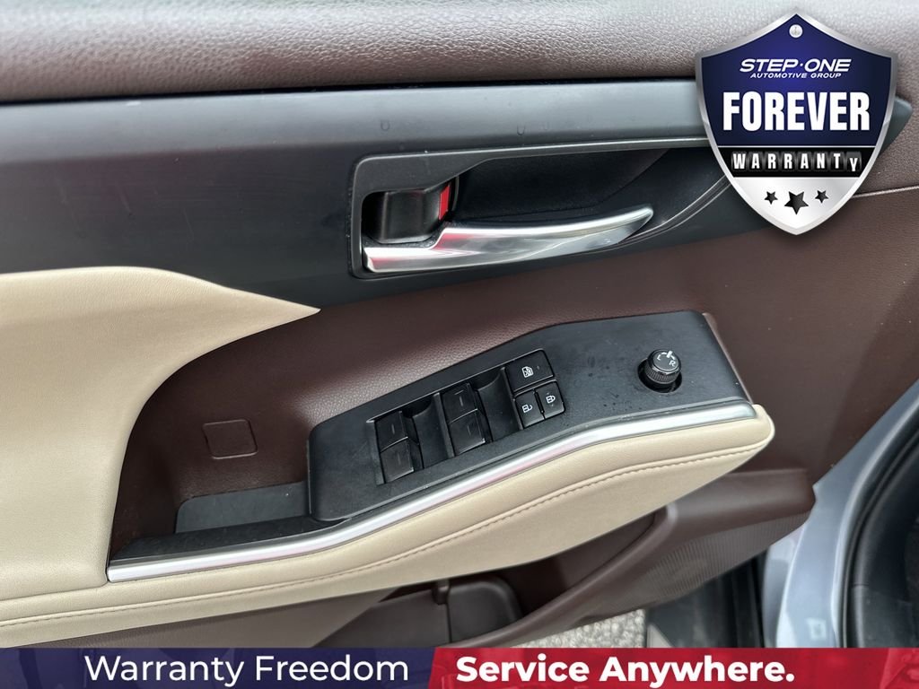 Used 2022  Toyota XLE image 12