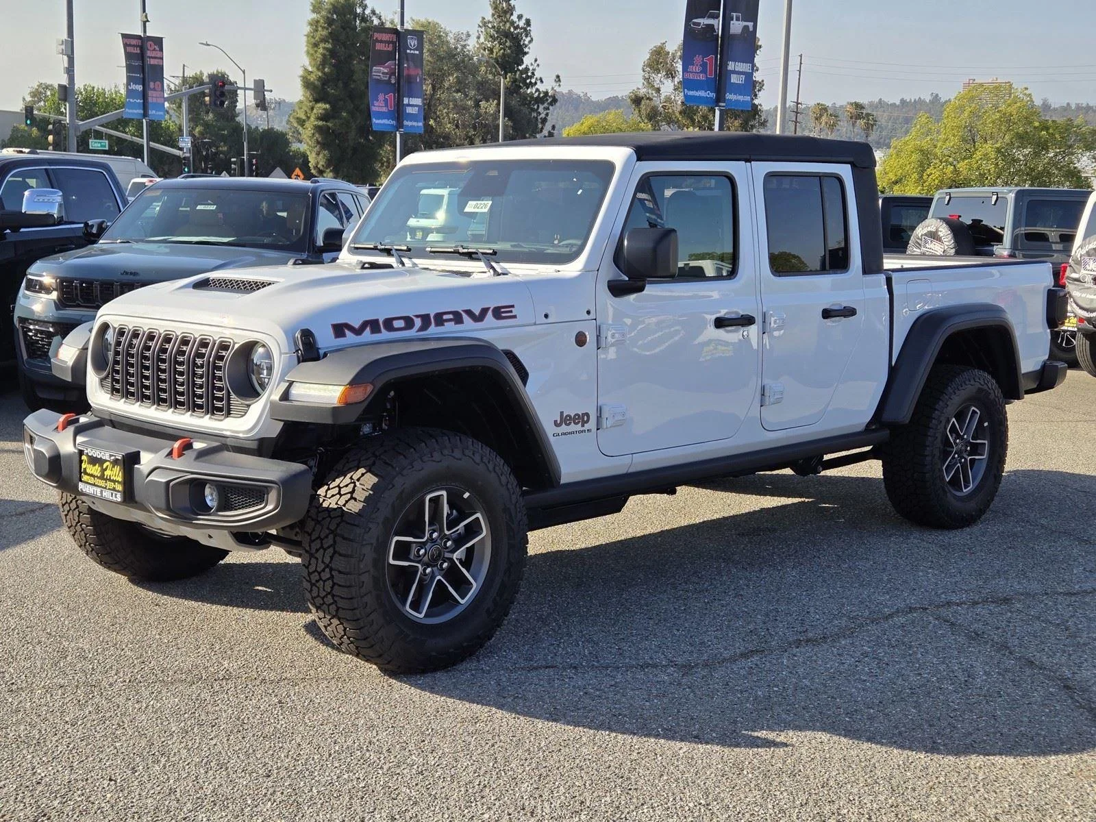 New 2026 Bright White Clear-Coat Exterior Paint Jeep Mojave image 3