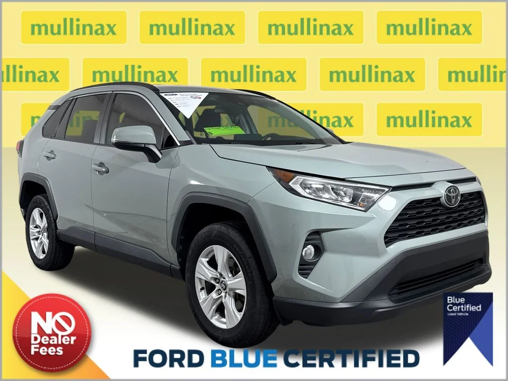 Certified Used 2020  Toyota XLE image 1
