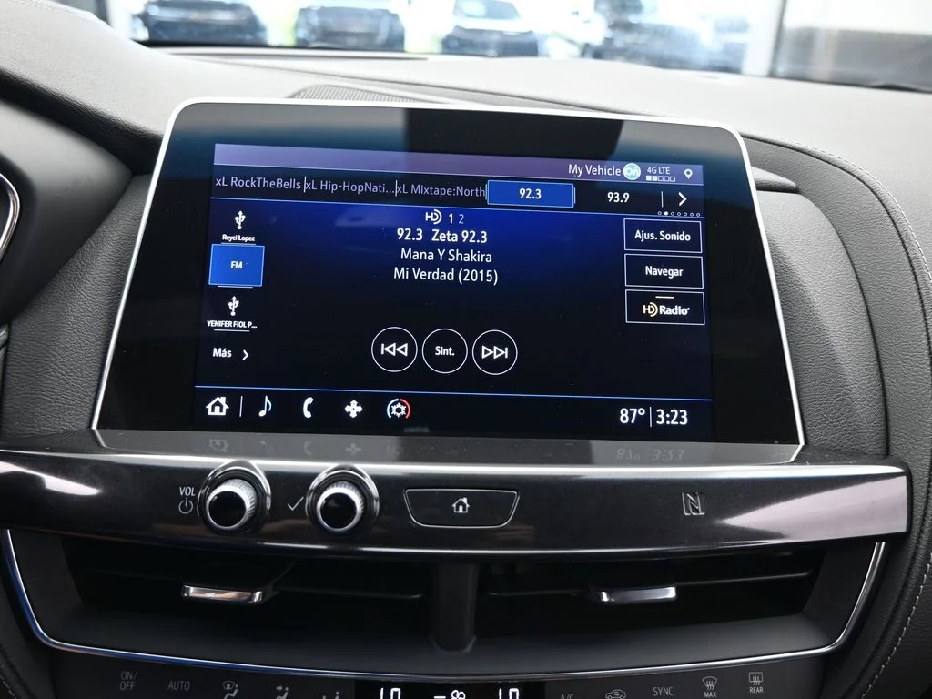 Used 2020 Crystal White Tricoat Cadillac Premium Luxury image 24