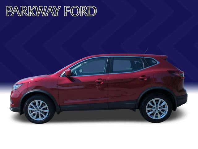 Used 2021 Red Nissan S image 2