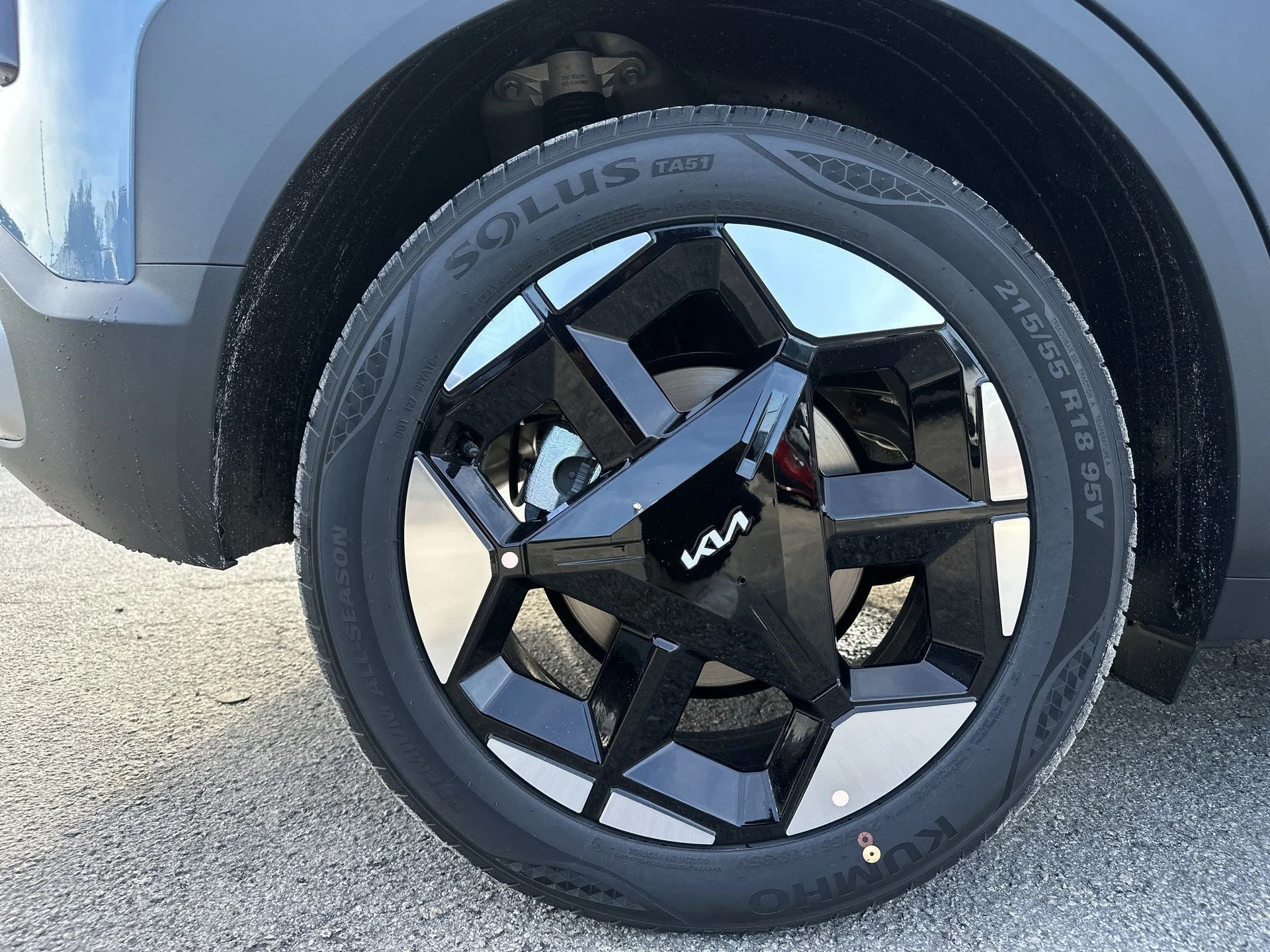 New 2027 Frost Blue / Black Roof Kia S image 11