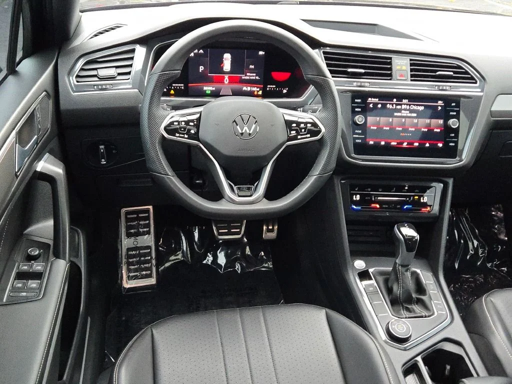 Used 2022 Black Volkswagen 2.0T SE R-Line Black image 18