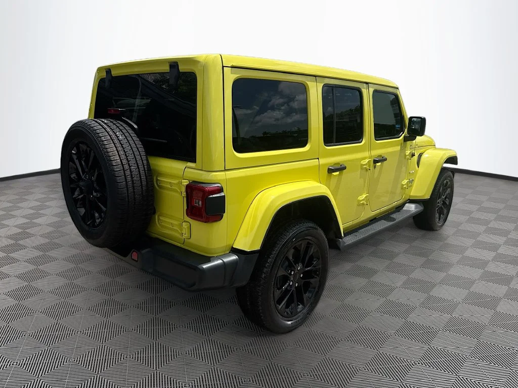 Used 2022  Jeep Unlimited Sahara 4xe image 6