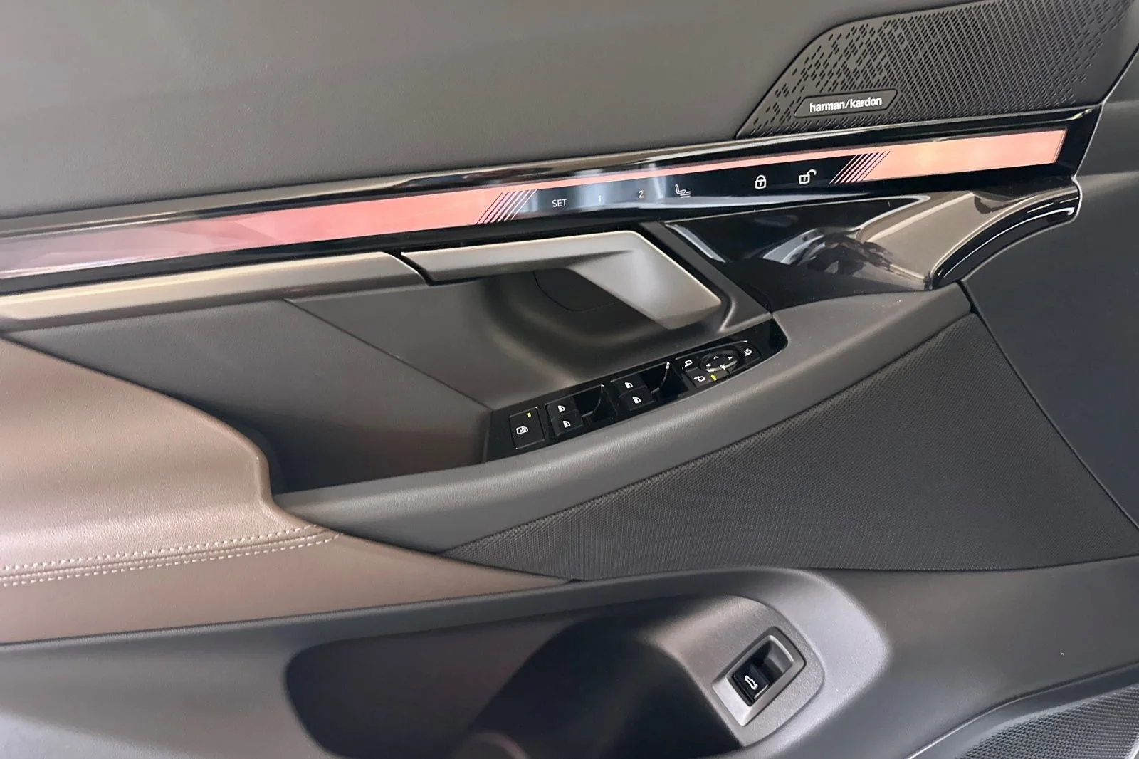 New 2026 Alpine White BMW eDrive40 image 10