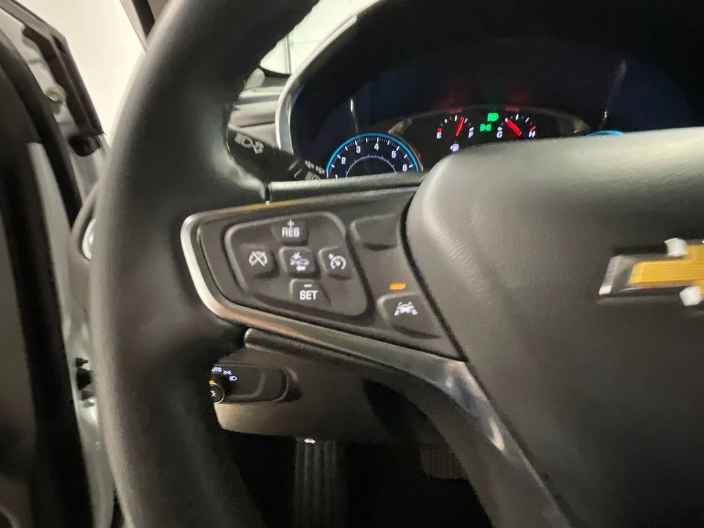 Used 2024 White Chevrolet LT image 37