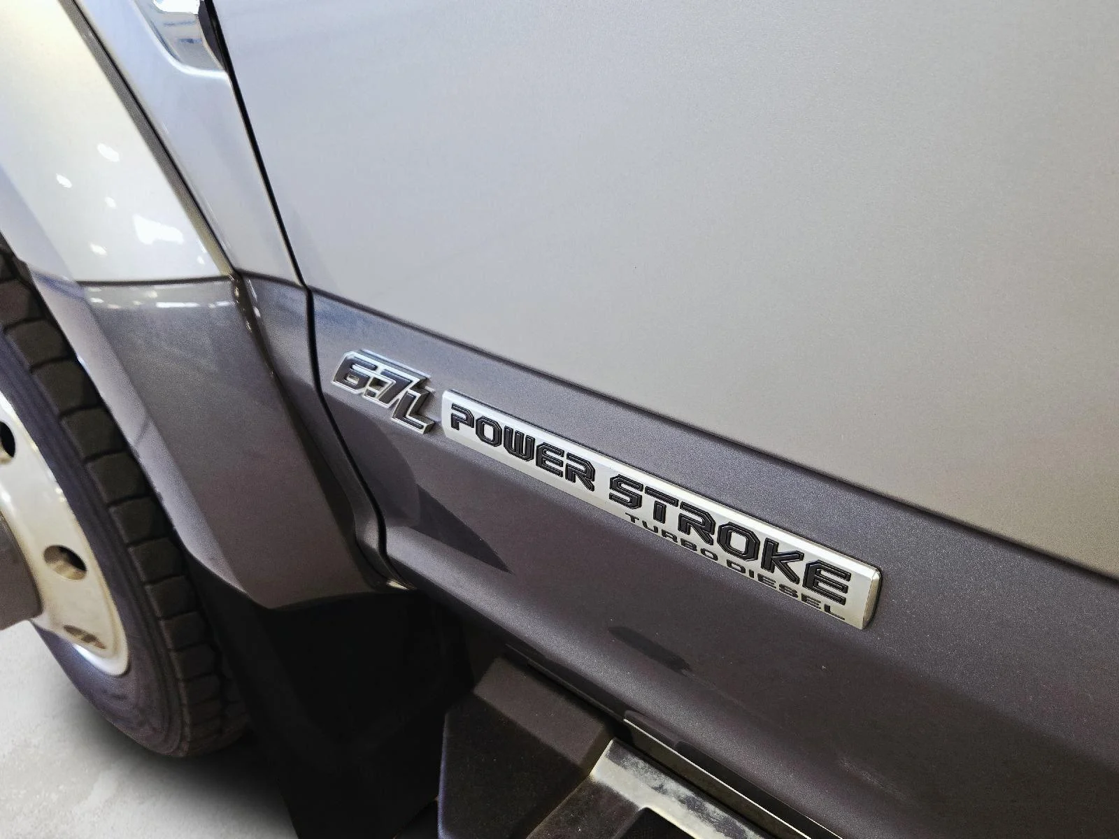 Used 2022 Iconic Silver/Carbonized Gray Ford Lariat image 61