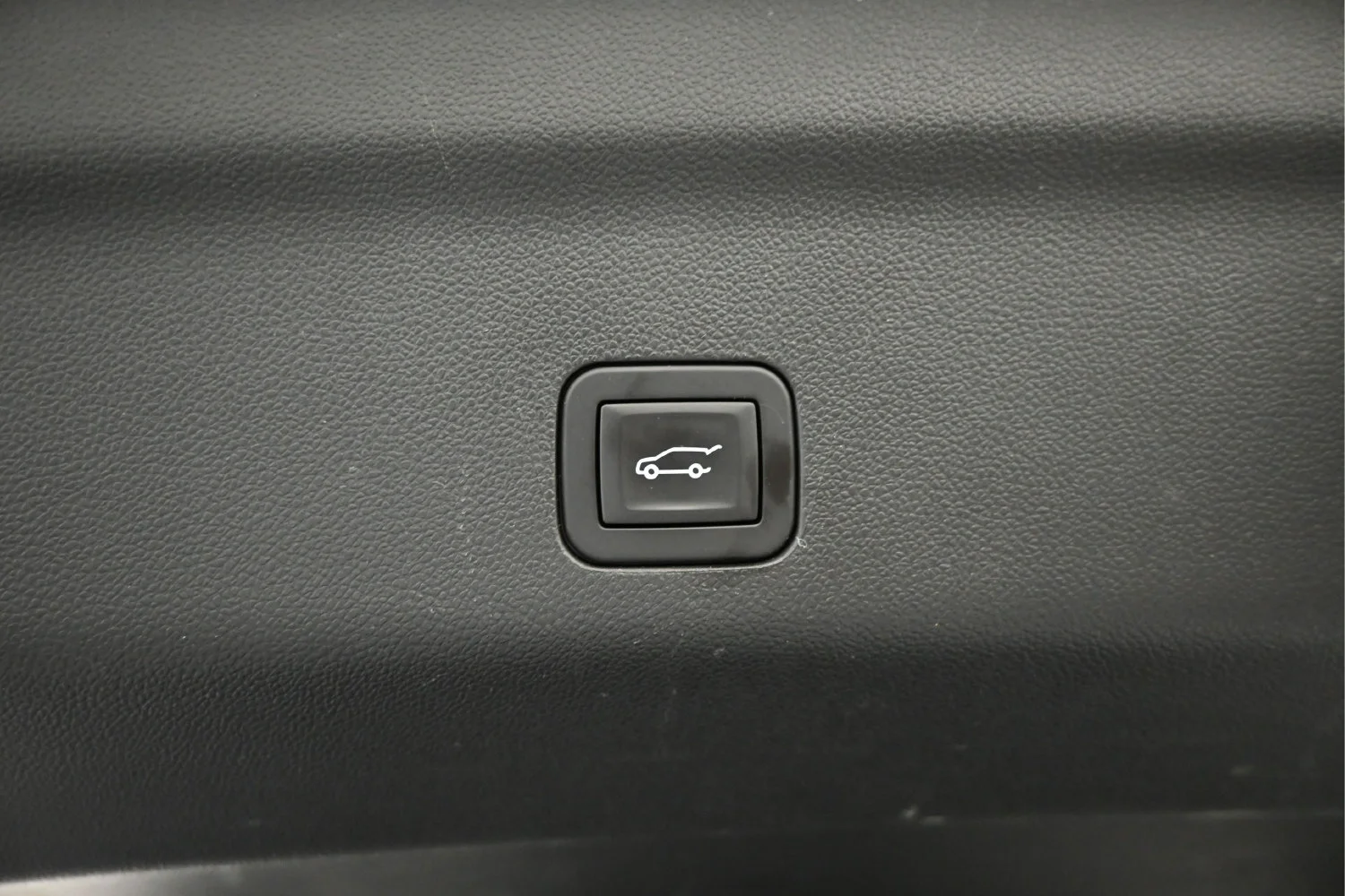 Used 2025 Summit White Chevrolet LT image 11