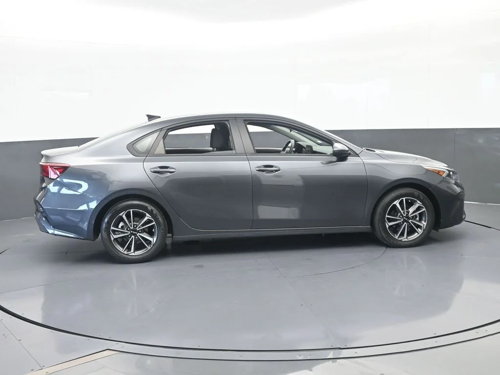 Used 2024 Gravity Gray Kia LXS image 7