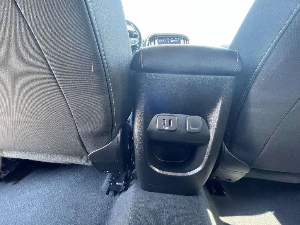 Used 2022 White Chevrolet LT image 17