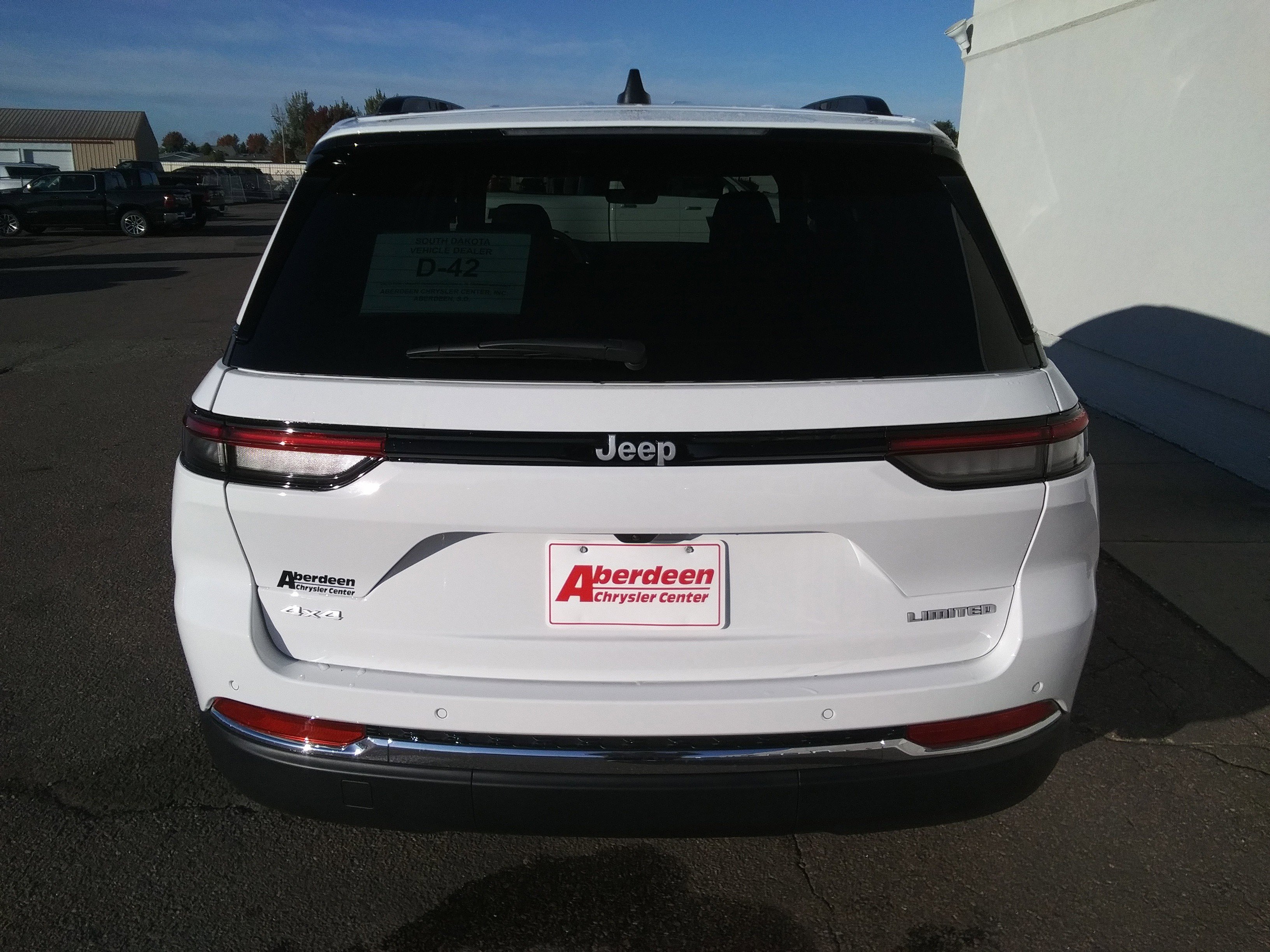 2025 Jeep Grand Cherokee Limited photo 4