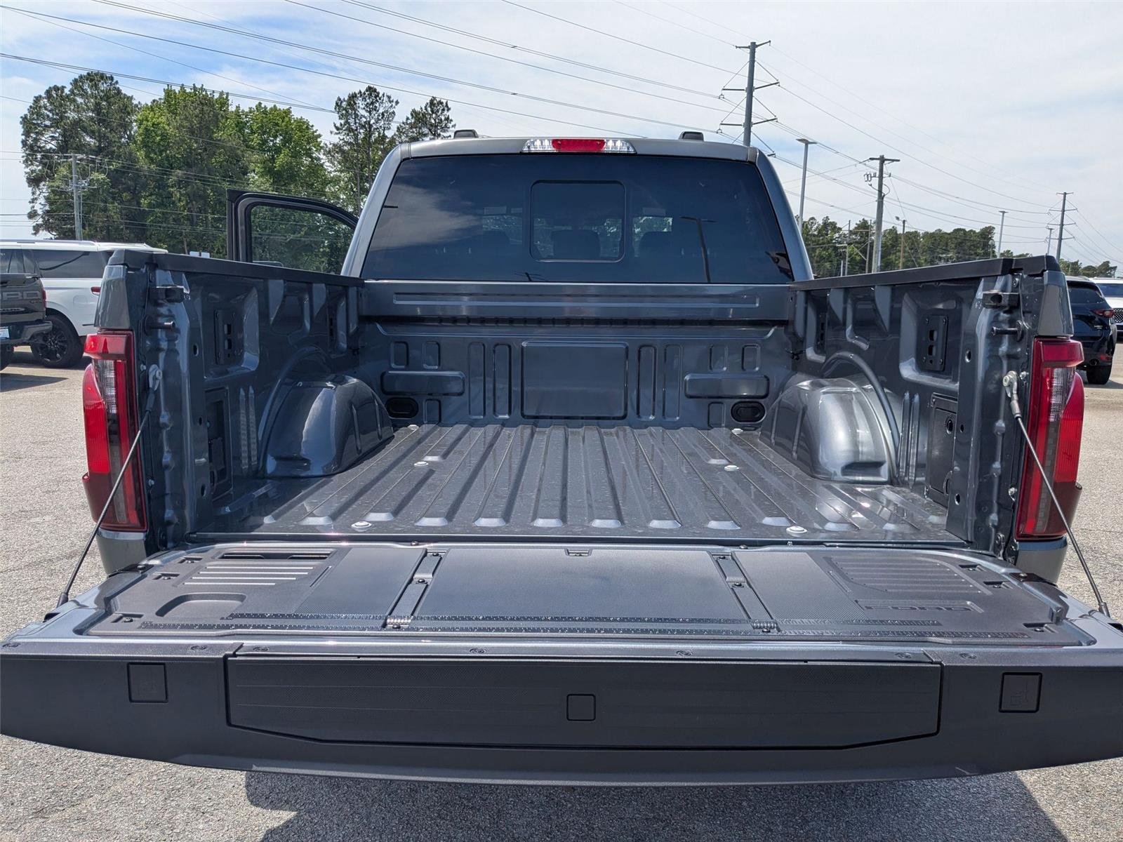 New 2026 Carbonized Gray Metallic Ford Tremor® image 29