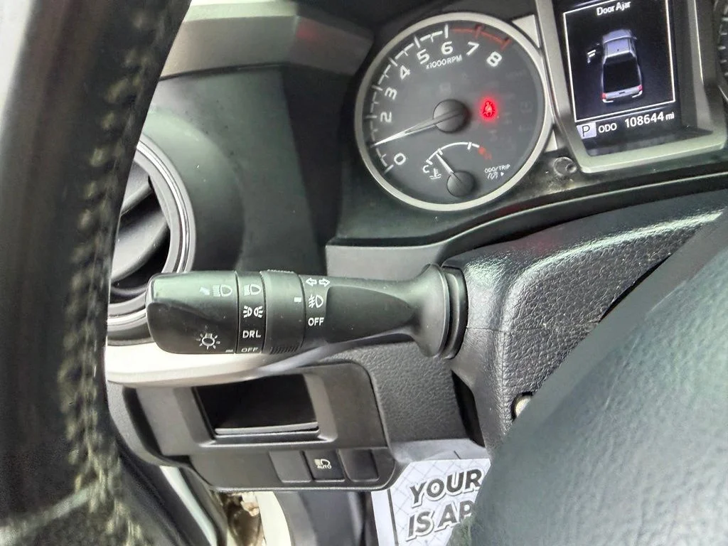 Used 2018 White Toyota SR5 image 36