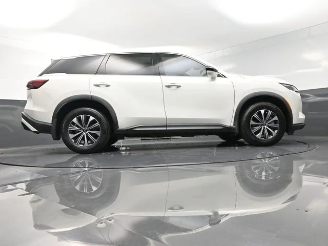 Used 2024 White INFINITI PURE image 53