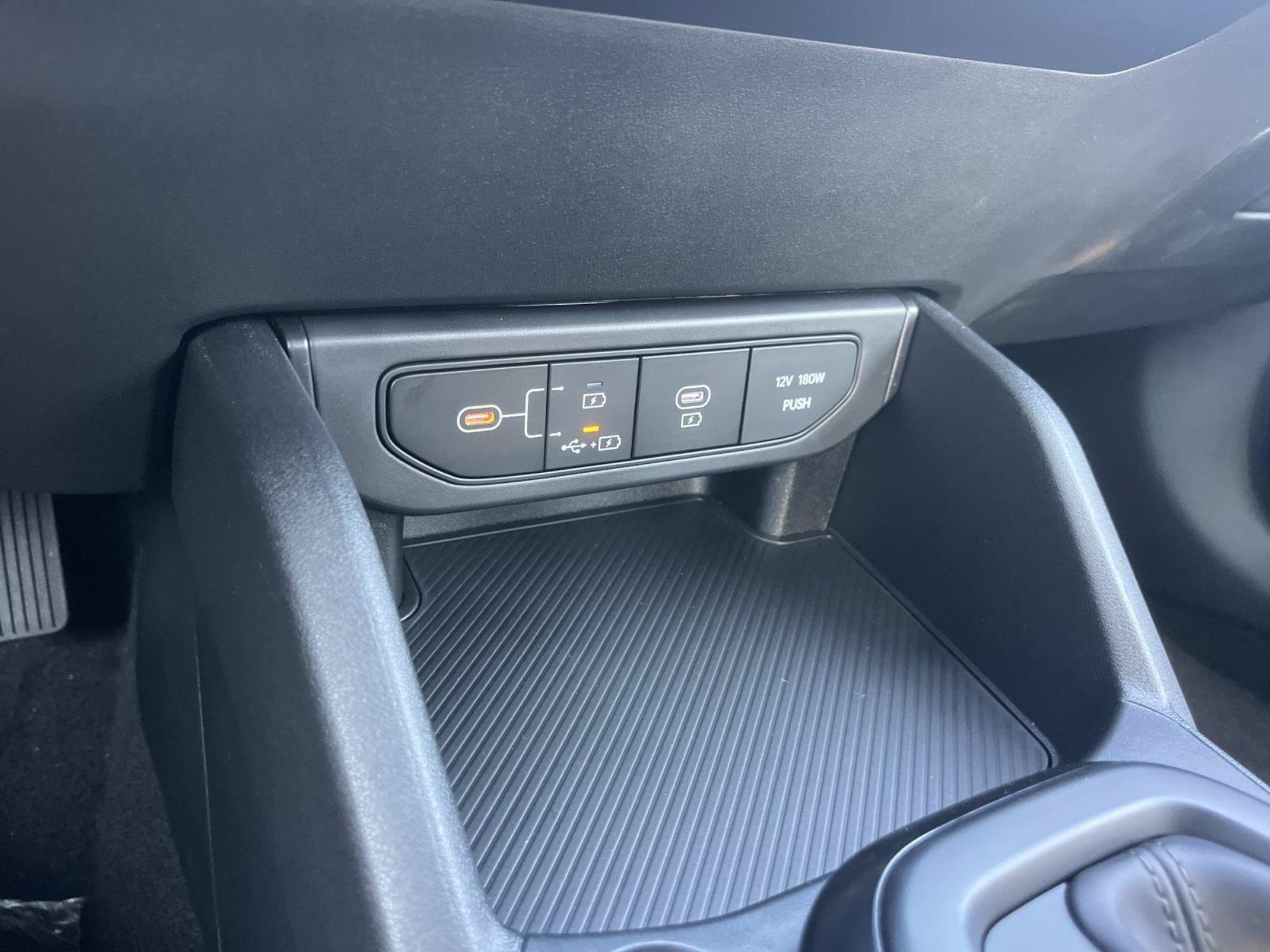 New 2026 Snow White Pearl Kia LXS image 24