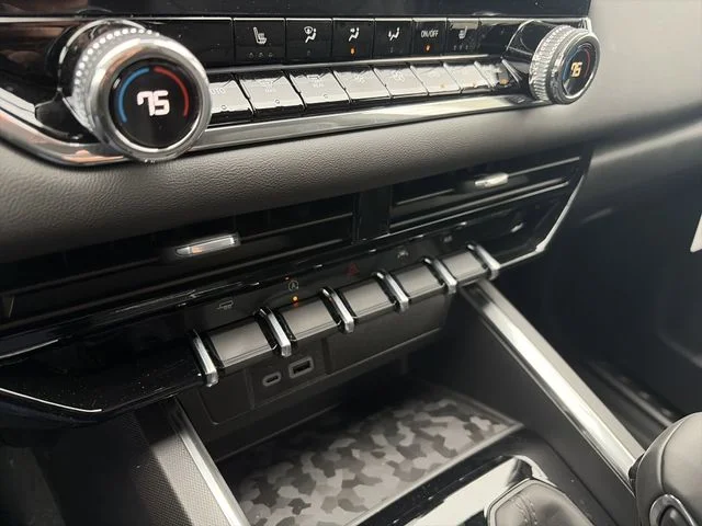 New 2026 White GMC Elevation image 18