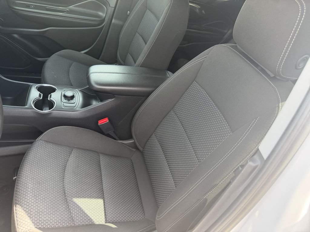 Used 2024 White GMC SLE image 8