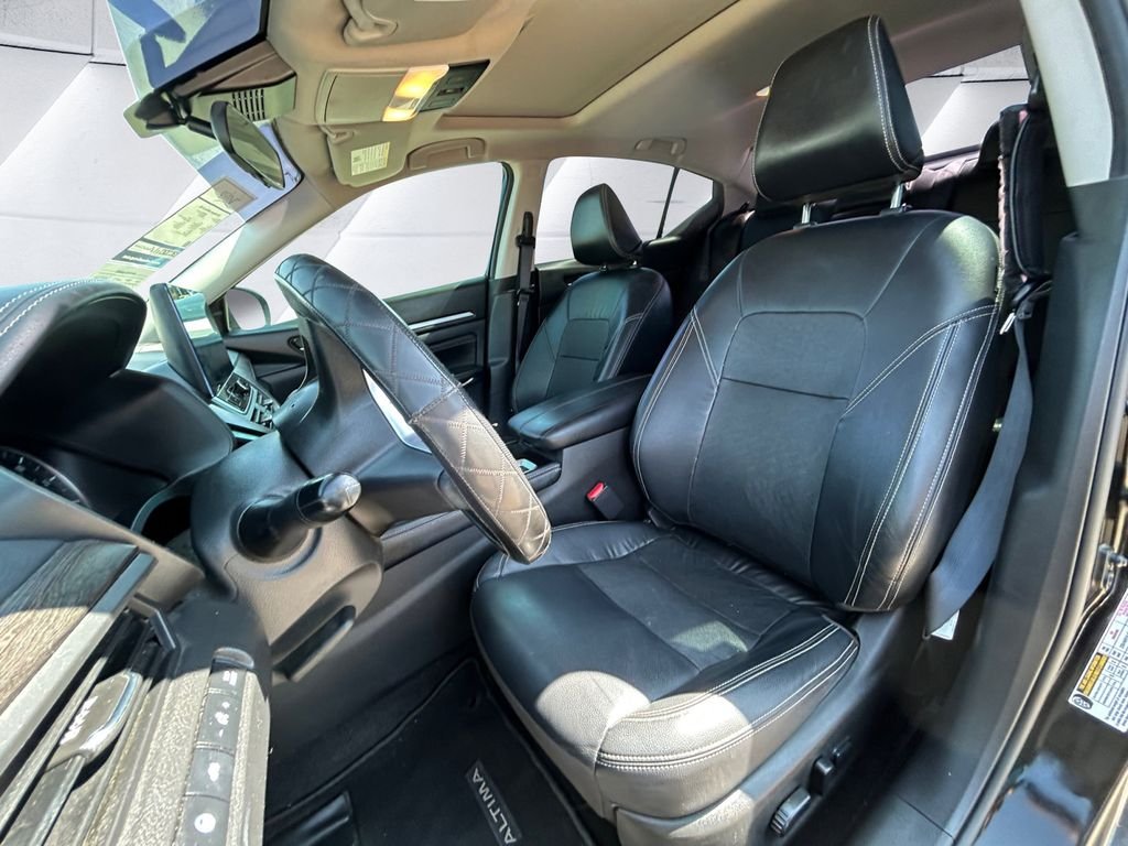 Used 2023 Black Nissan 2.5 SL image 8