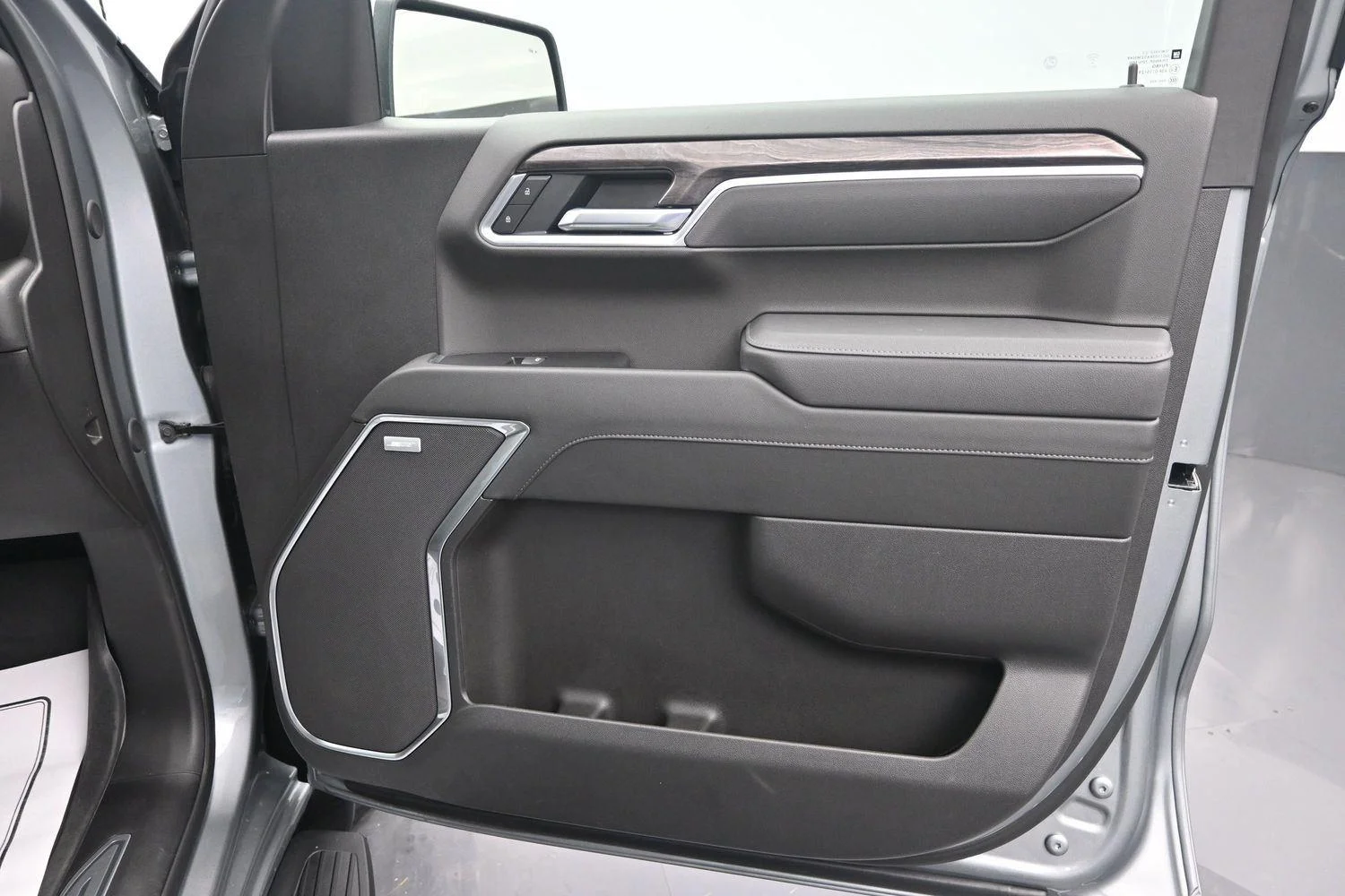 Used 2025 Sterling Gray Metallic Chevrolet LTZ image 10