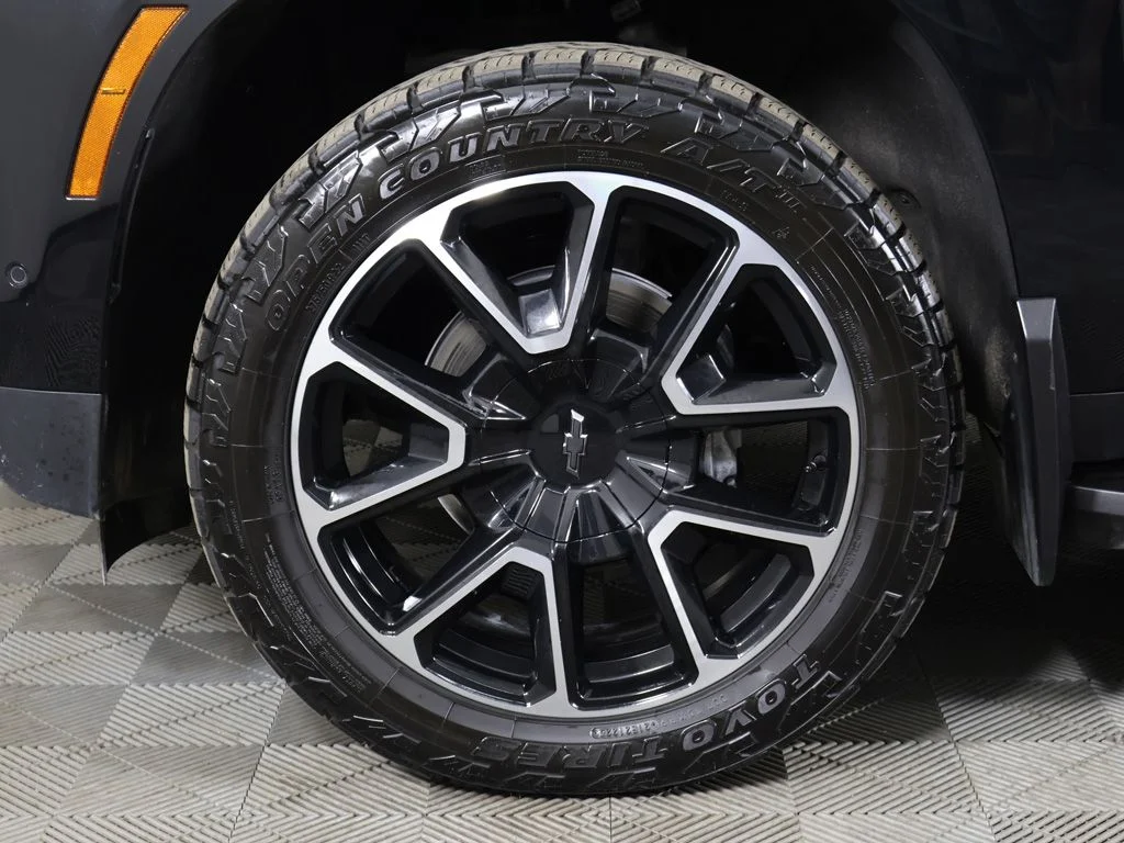 Used 2025 Black Chevrolet RST image 28