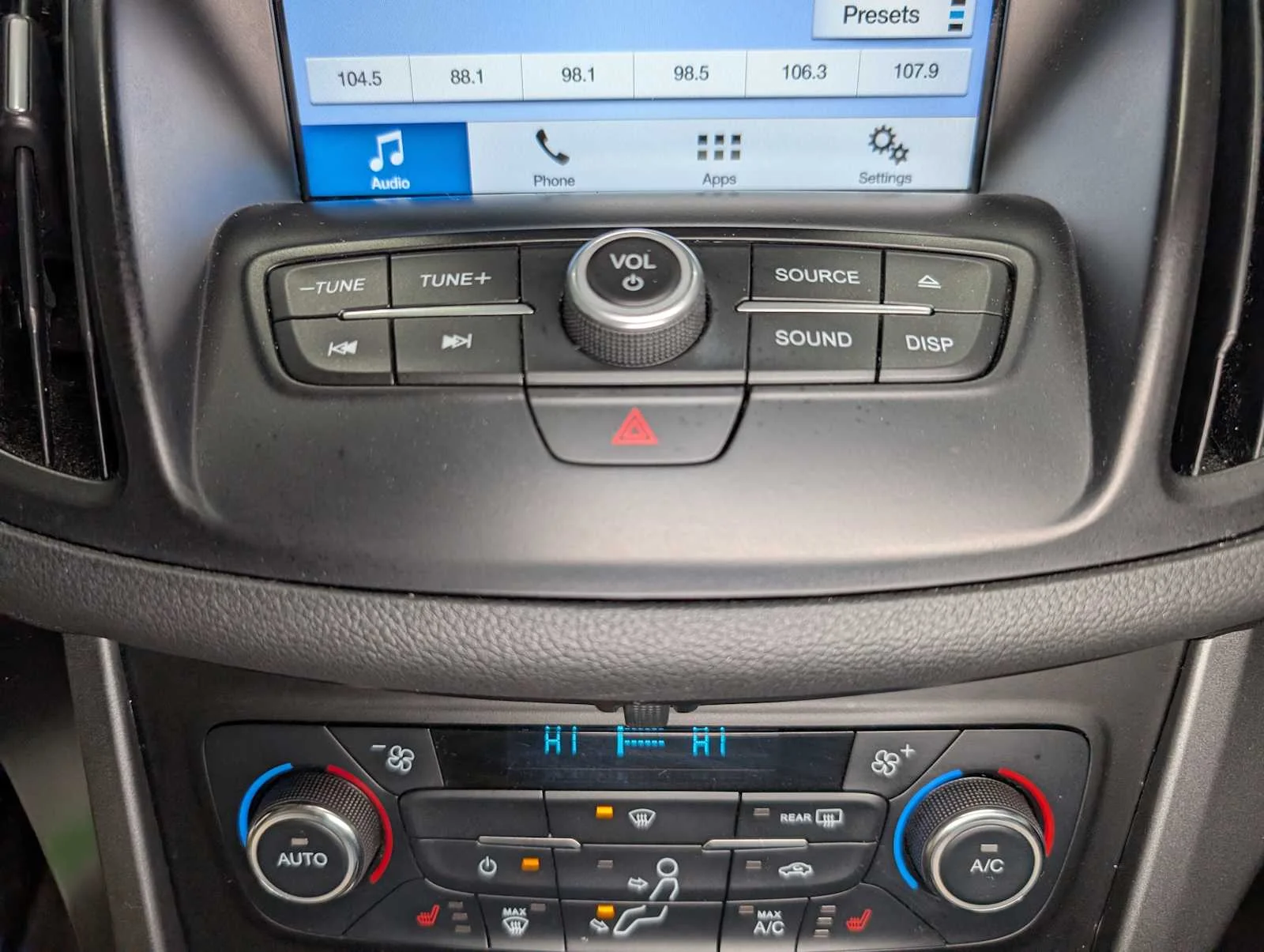 Used 2017 White Platinum Metallic Tri-Coat Ford SE image 31