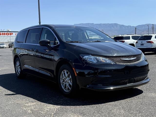 2023 Chrysler Voyager LX's photo