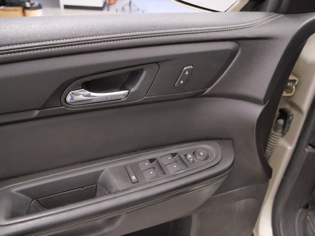 Used 2014 Gold Chevrolet LT image 18