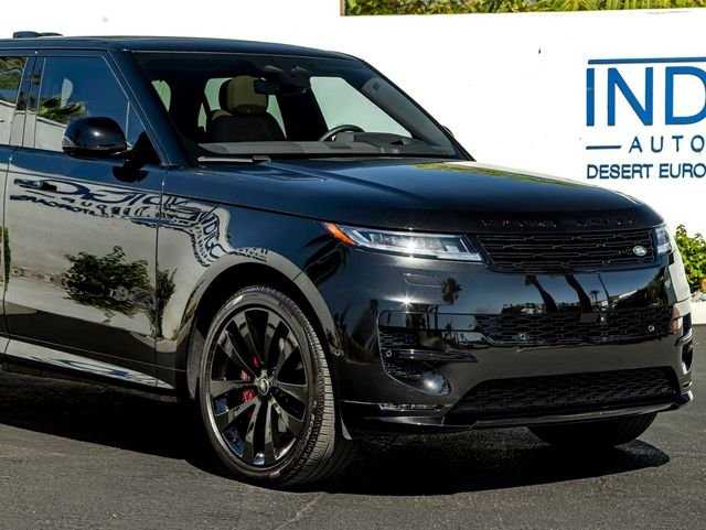 Used 2025 Santorini Black Metallic Land Rover Dynamic SE image 5