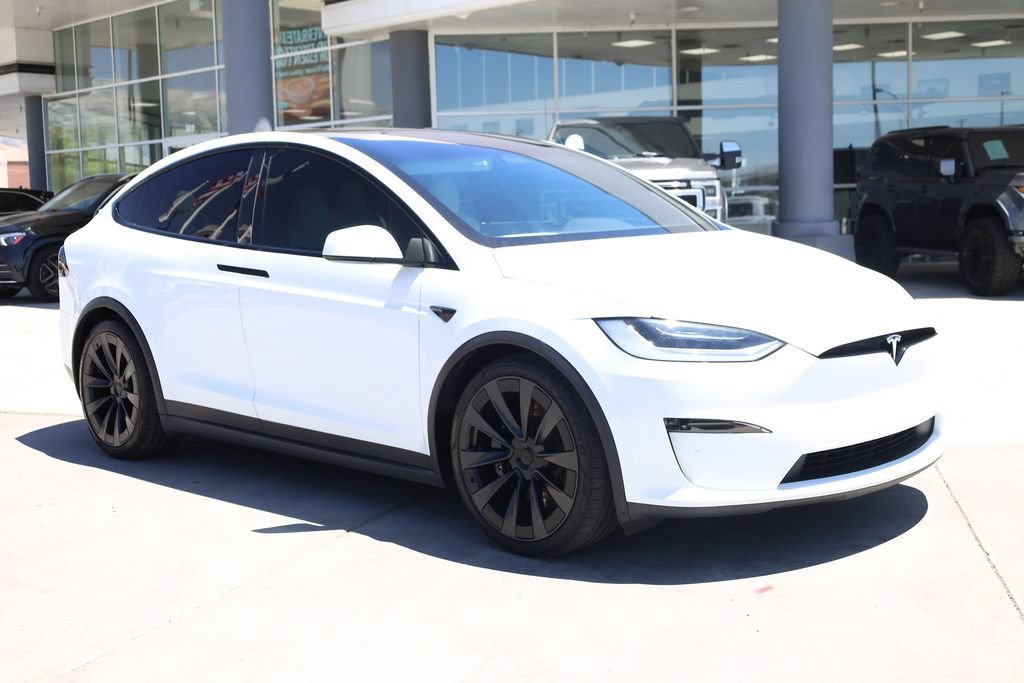 Used 2022 White Tesla Plaid image 8