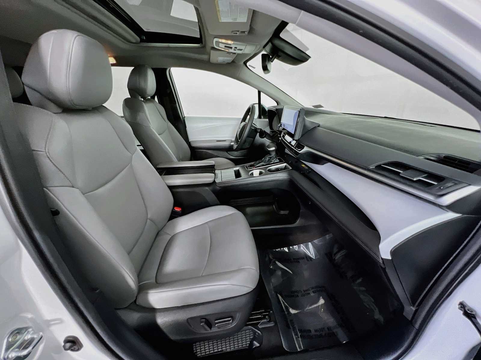 Used 2026 Wind Chill Pearl Toyota XLE image 30