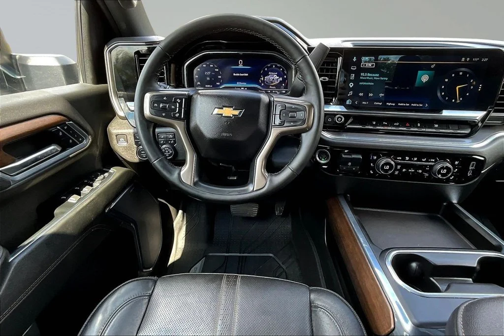 Used 2024 Black Chevrolet High Country image 9