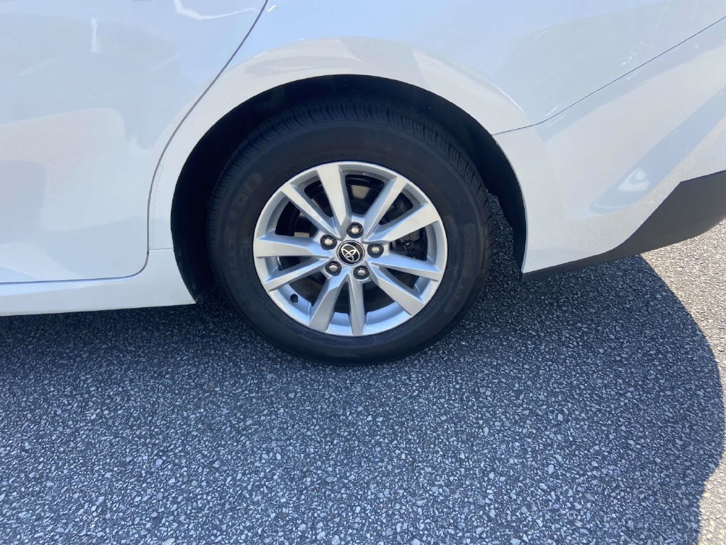 2025 Toyota Camry LE - Photo 9