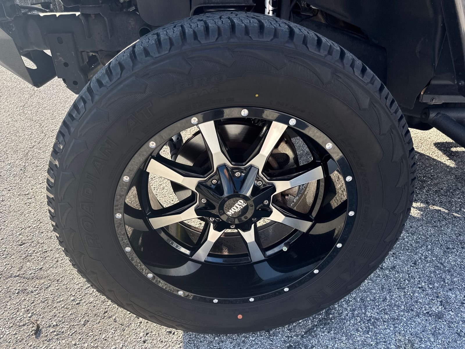 Used 2017 Gray Jeep Sahara image 11
