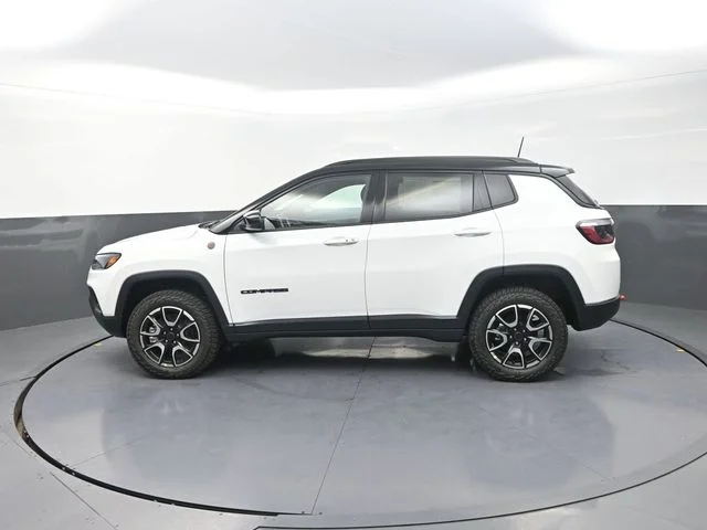 New 2026 Bright White Clear-Coat Exterior Paint Jeep Trailhawk image 6